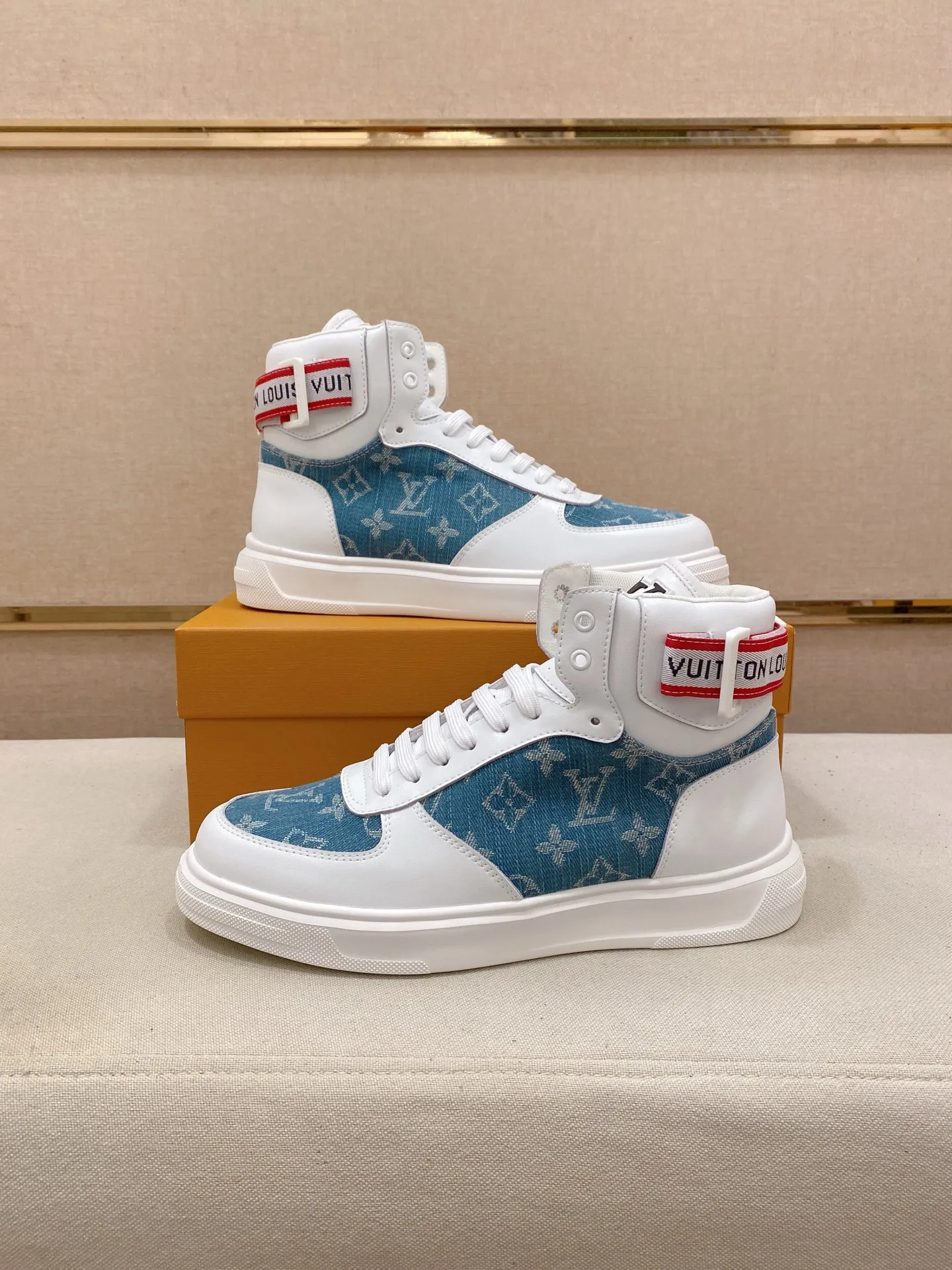 Men's shoes 400💰louis vuitton (Louis Vuitton/lv)🔍🔍The new counters are on sale at the same time. The uppers are imported from Italy. ⃣️Re-engraved🇮🇹💪💪, ⚠Sole: The original sole is specially provided by the original factory, the exclusive movable molded sole is super comfortable, ⚠Original and single goods 🔍high quality, you can enter and leave the counter at will, welcome to compare⚠. Code number: 38-44 (45/customized, non-refundable)